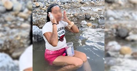 espiando mujeres bañándose|Mujer se baña en el río Santa Catarina, en Nuevo León, pues .